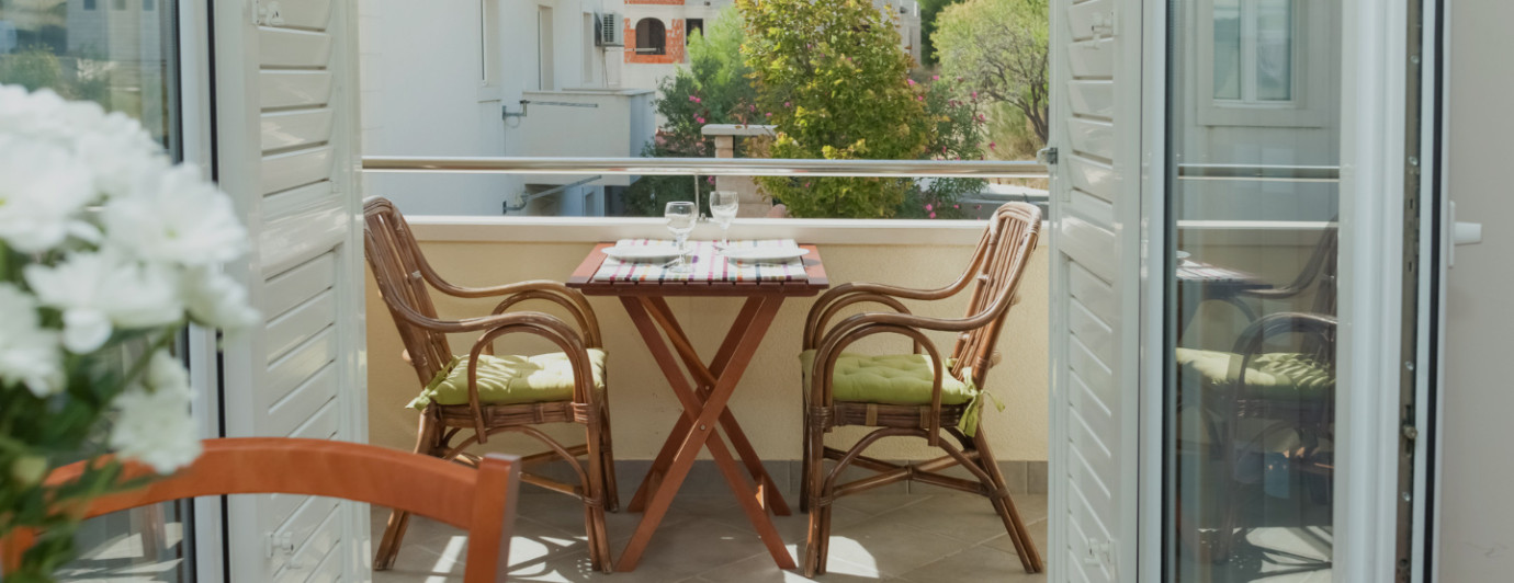 Stylowy balkon w bloku: na jakie style aranżacyjne warto zwrócić uwagę?