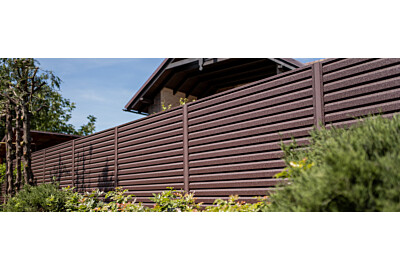 Jak zaplanować aranżację ogrodu przy płocie? Najlepsze pomysły i inspiracje