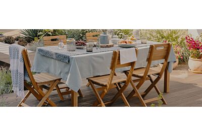 Jadalnia na tarasie - idealne miejsce do letniego biesiadowania