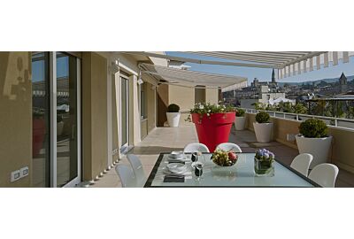 Markiza tarasowa jako stylowe i funkcjonalne rozwiązanie do ogrodu