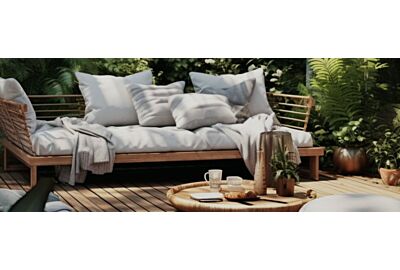 styl japandi w ogrodzie - luksusowe meble marki furrore ustawione w ogrodzie pełnym zieleni