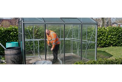 Posezonowe porządki w szklarni ogrodowej: co zrobić przed nadejściem zimy?