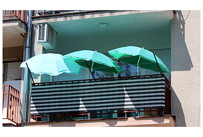 Czym osłonić balkon od sąsiada 