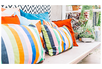 kolorowe poduszki w ogrodzie_miniaturka