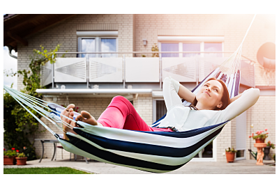 Leniwe popołudnie w ogrodzie – leżaki i hamaki
