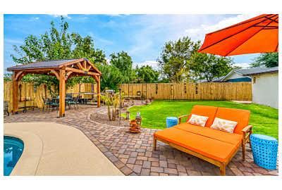 Altana ogrodowa i teren na działce - jak je odnowić?