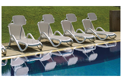 Czy warto wybrać leżak z daszkiem?