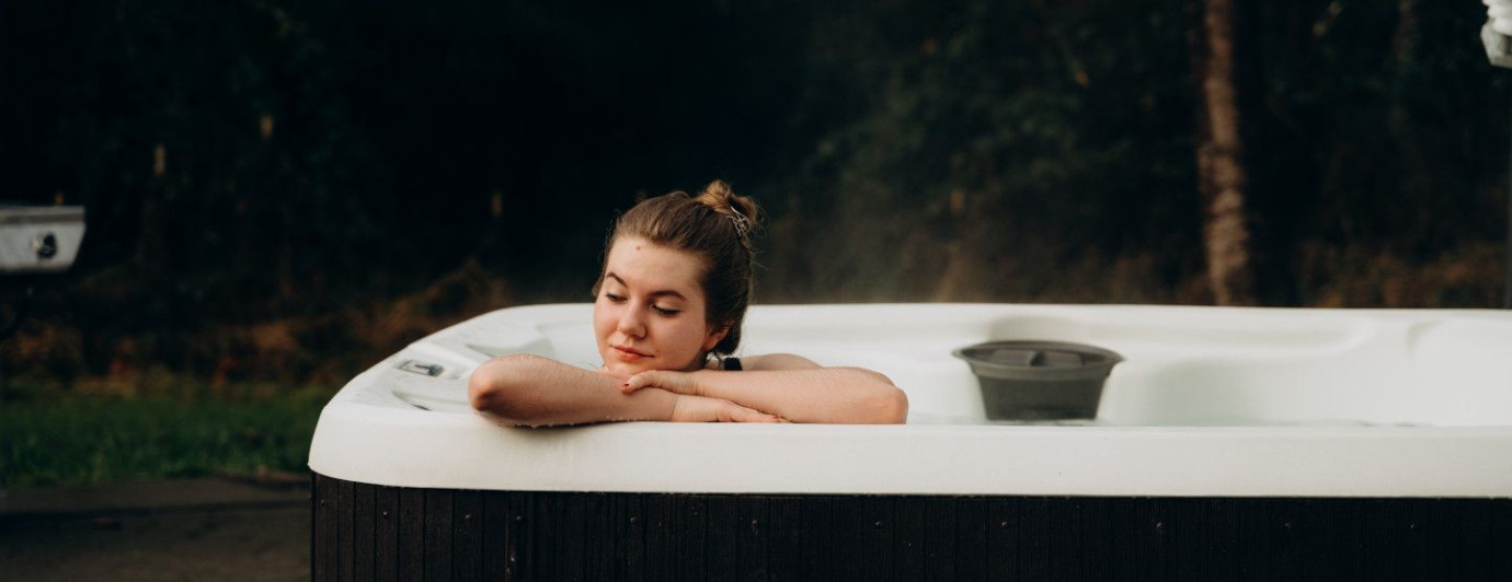 Basen ogrodowy czy jacuzzi?