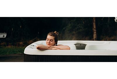 Basen ogrodowy czy jacuzzi?