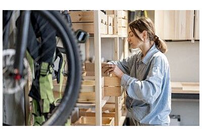 Przechowywanie w garażu – szafy, skrzynie i regały