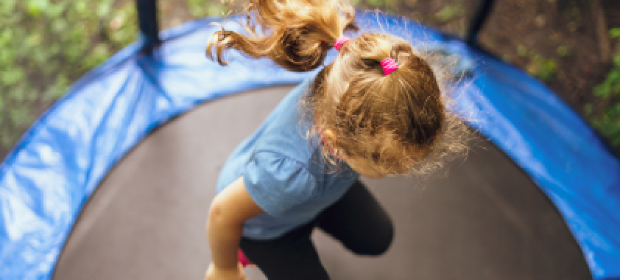 Jak wybrać odpowiednią trampolinę dla dziecka?