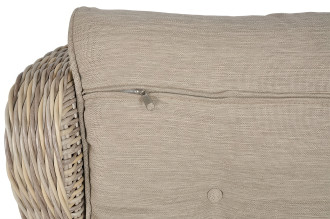 Meble technorattanowe TRIVENTO DINING 3 + PUFY Beige zbliżenie na poduszkę z zamkiem i tkaniem technorattanowym