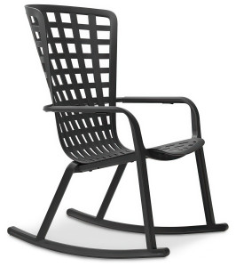 Nowoczesny czarny fotel bujany ogrodowy z wysokim oparciem