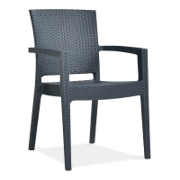 Grafitowe krzesło ogrodowe z podłokietnikami, wykonane z tworzywa sztucznego o rattanowym splocie.