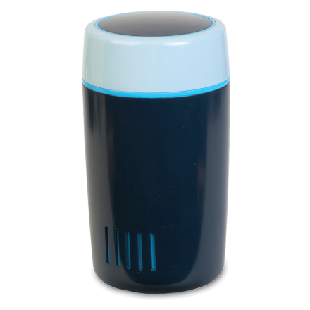 Filtr wymienny w cylindrycznym kształcie, w kolorze ciemnoniebieskim z jasnoniebieską górą, na białym tle.