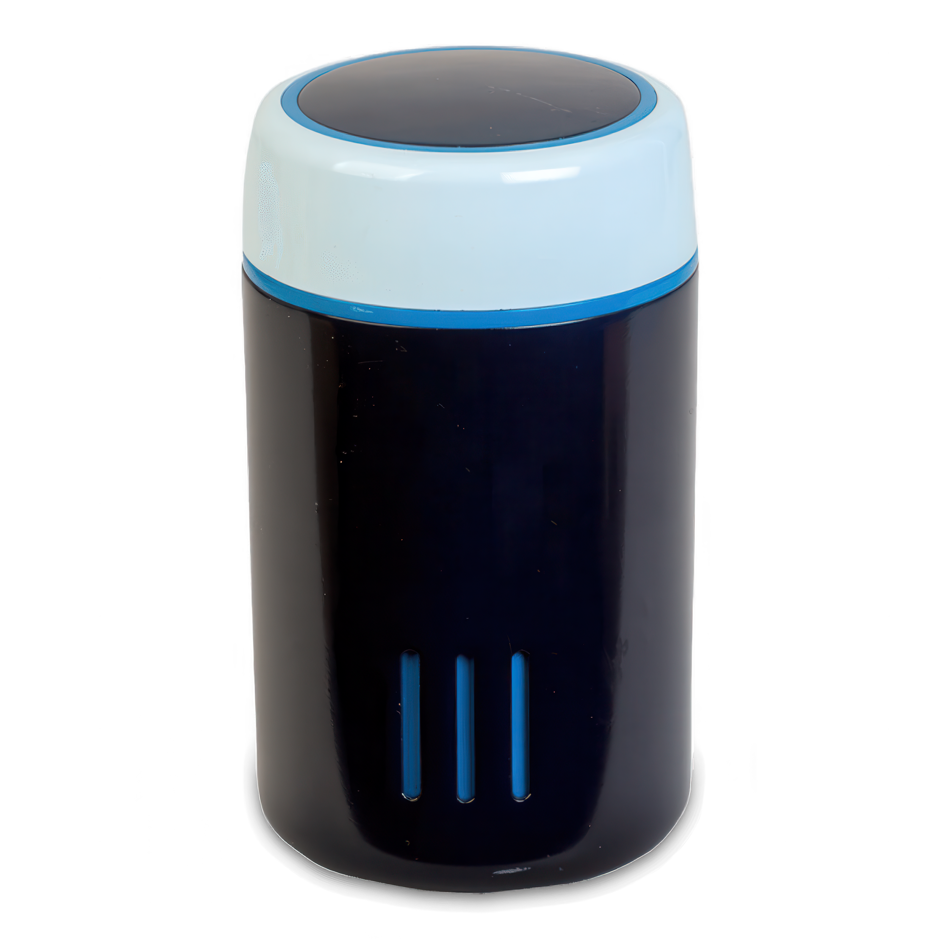 Czarny filtr wodny z jasnoniebieską nakrętką i pionowymi szczelinami wentylacyjnymi na dole.