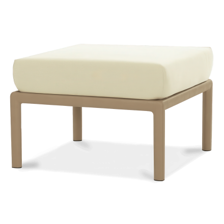 Kwadratowa pufa ogrodowa z beżową poduszką na siedzisku i brązową ramą aluminiową