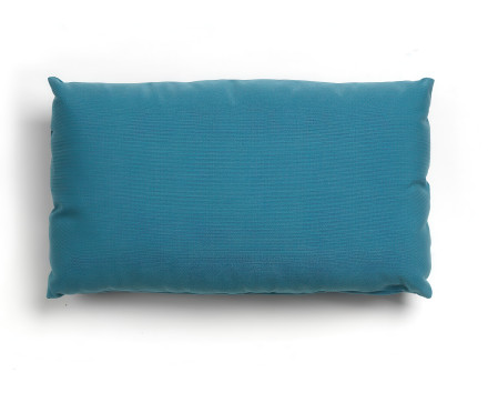 Prostokątna poduszka w kolorze turkusowym, leżąca na białym tle.