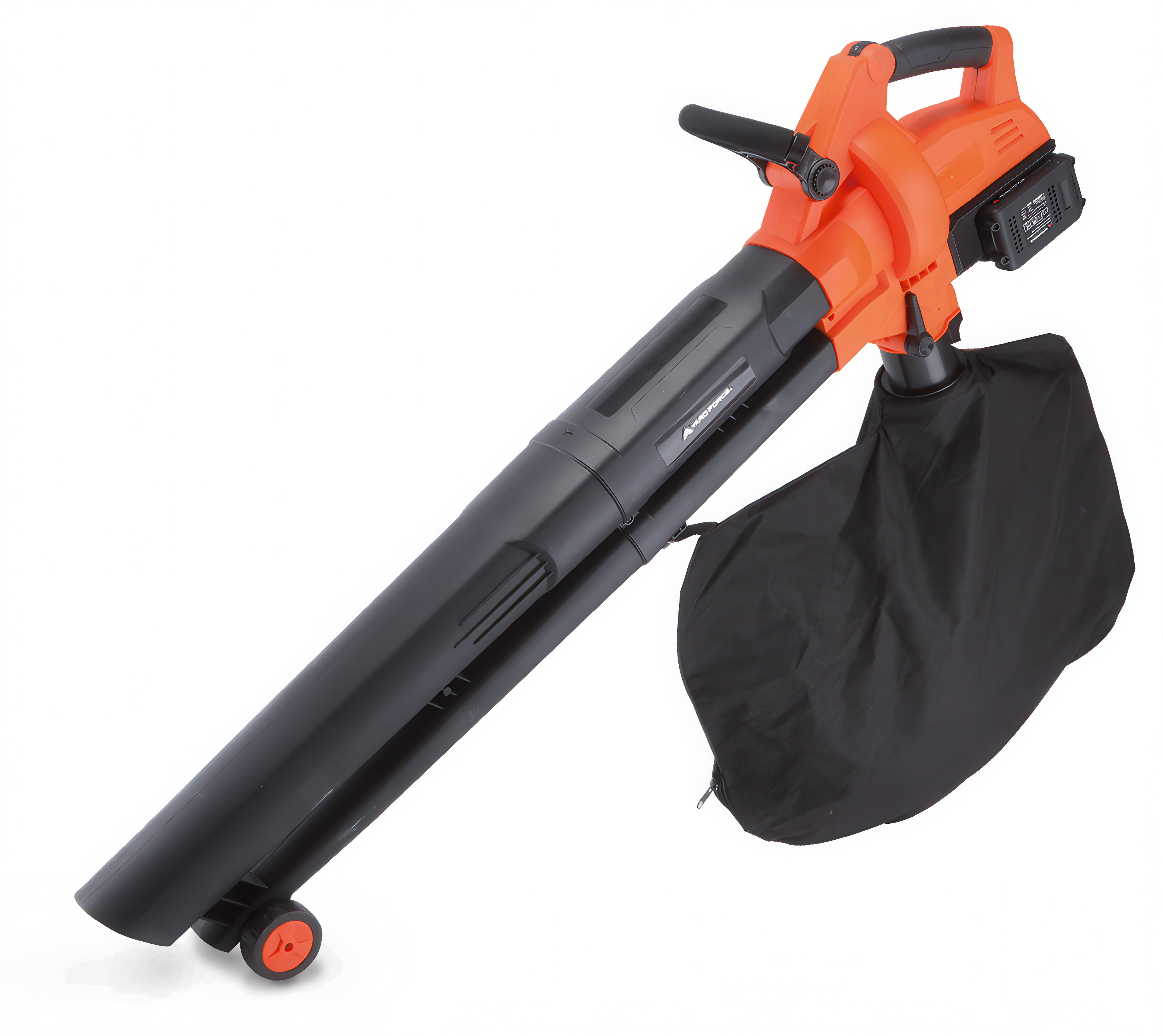 Dmuchawa do liści Yard Force w kolorze czarno-pomarańczowym, z czarnym workiem na liście i kółkami prowadzącymi przy dyszy.