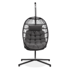 Widok od przodu na czarny fotel kokon wiszący Harmony Black, który wyróżnia się głębokim, pikowanym siedziskiem i poduszką w grafitowym kolorze.