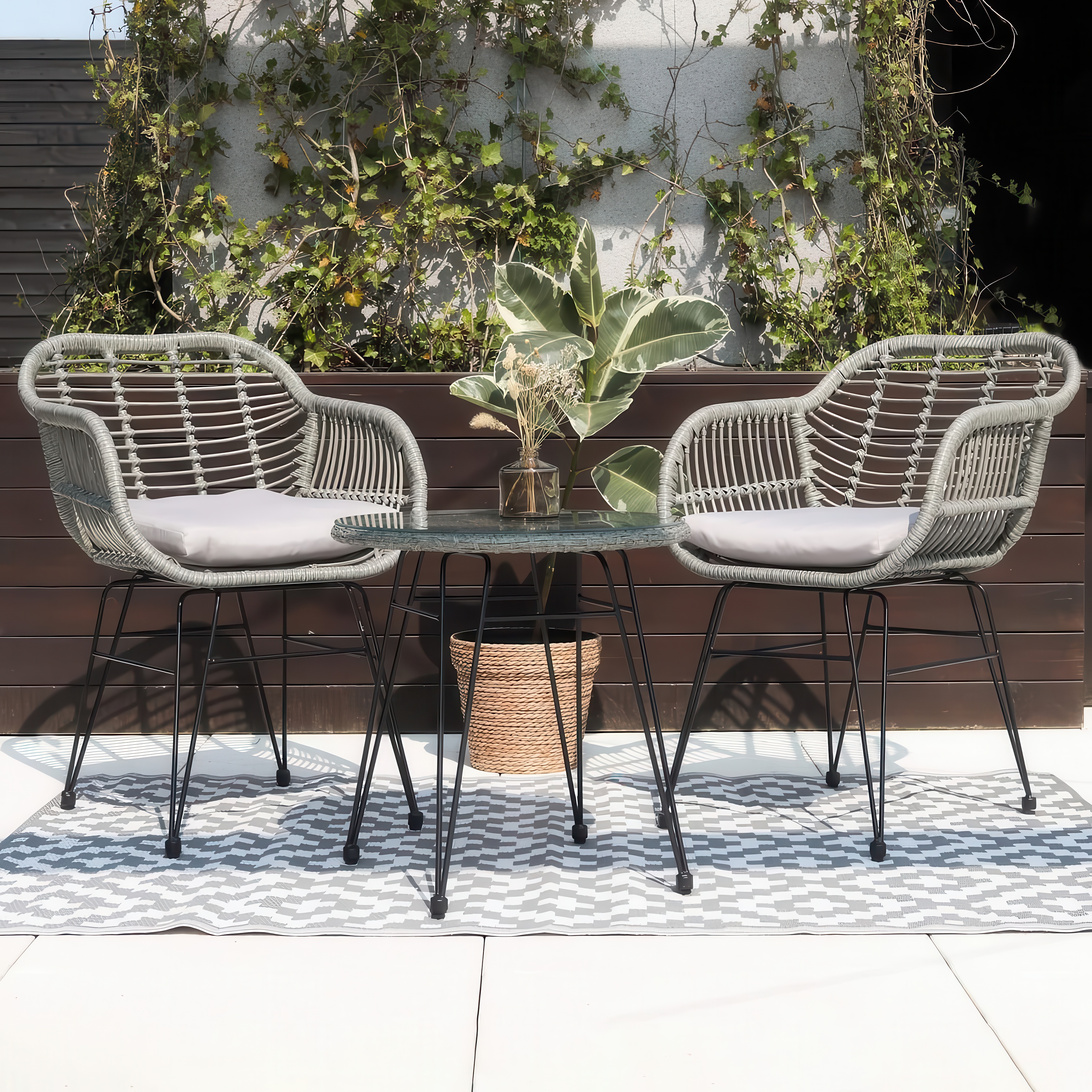 Aranżacja mebli ogrodowych KUBU na tarasie