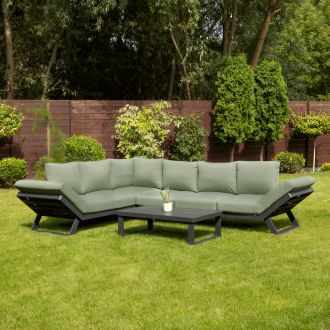 Aranżacja na tarasie ogrodowym odpornego na warunki atmosferyczne zestawu narożnego TROFEO