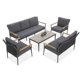 Zestaw mebli ogrodowych z sofą, dwoma fotelami, dwuosobową kanapą i prostokątnym stolikiem kawowym.