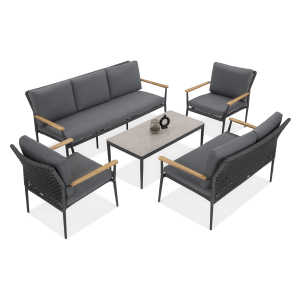 Zestaw mebli ogrodowych z sofą, dwoma fotelami, dwuosobową kanapą i prostokątnym stolikiem kawowym.