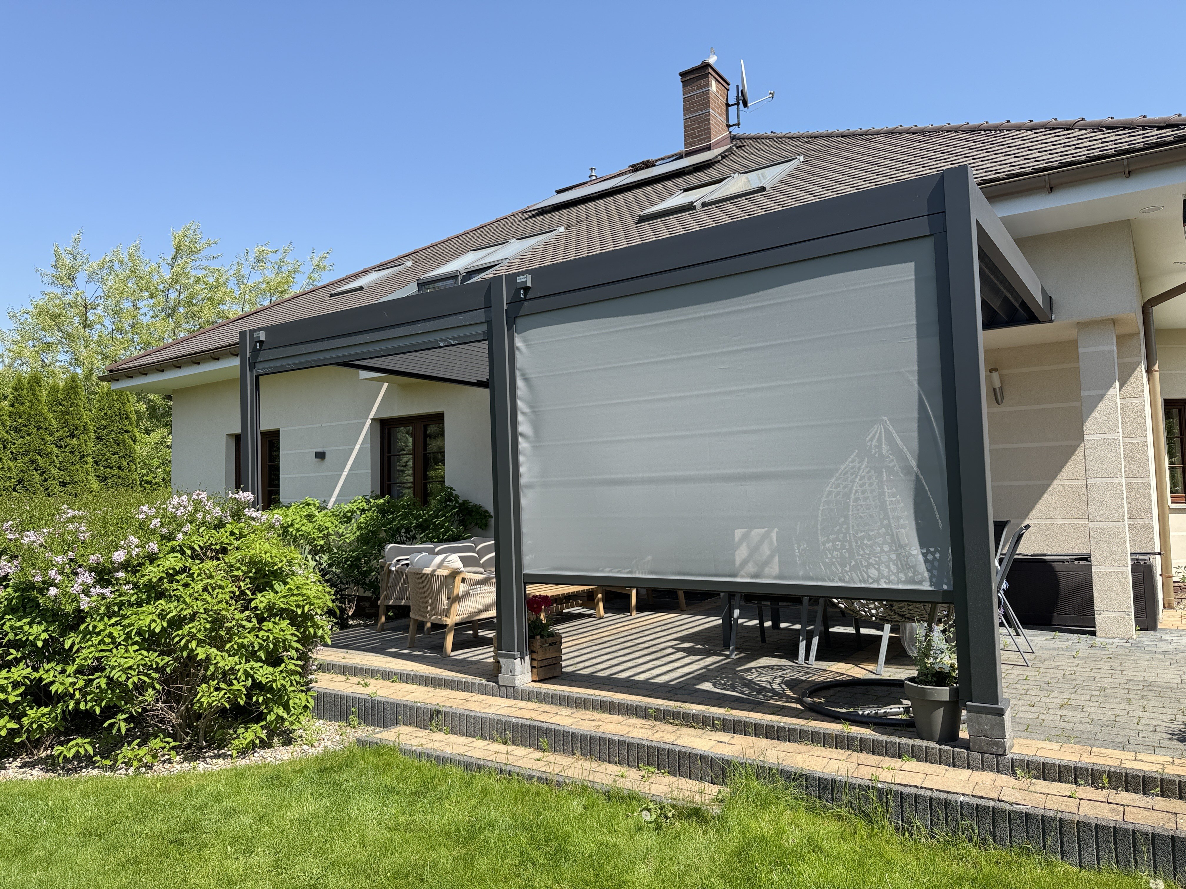 Opuszczona roleta do pergoli ELEGANCEDELUXEFUSION 3 m Anthracite