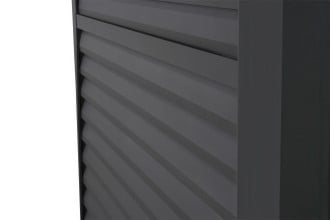 zbliżenie na zamknięty panel żaluzjowy
