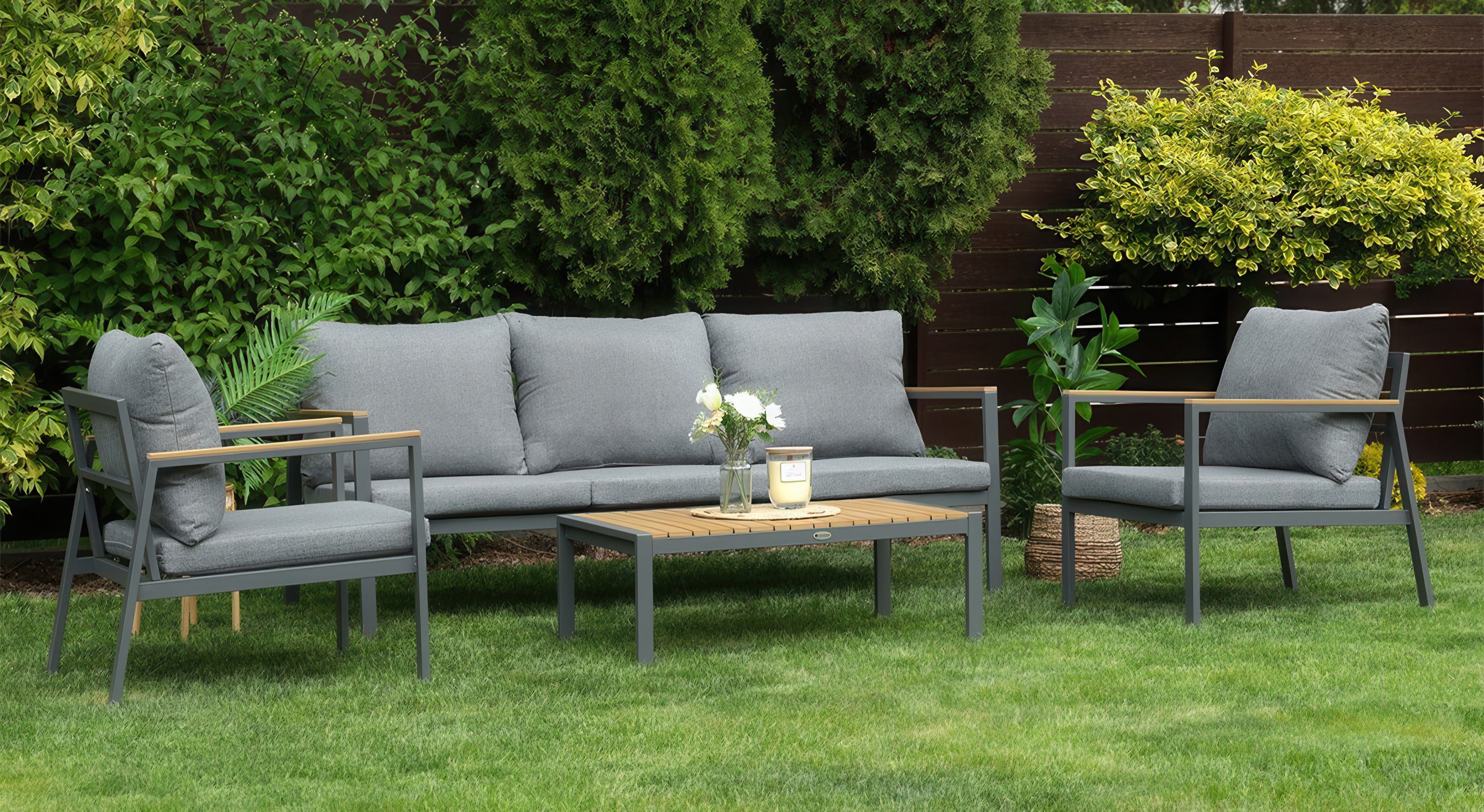 Aranżacja zestawu mebli ogrodowych EDISON CAFFE DARK grey focus garden