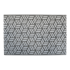 Mata ogrodowa w odcieniach szarości z geometrycznym wzorem.