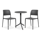 czarny zestaw balkonowy z dwoma krzesłami i stolikiem