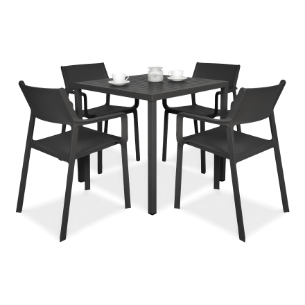 zestaw kawowy na balkon z czterema krzesłami i stolikiem