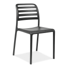 czarne krzesło z oparciem