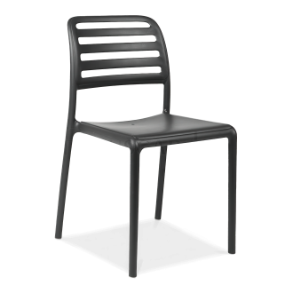 czarne krzesło z oparciem