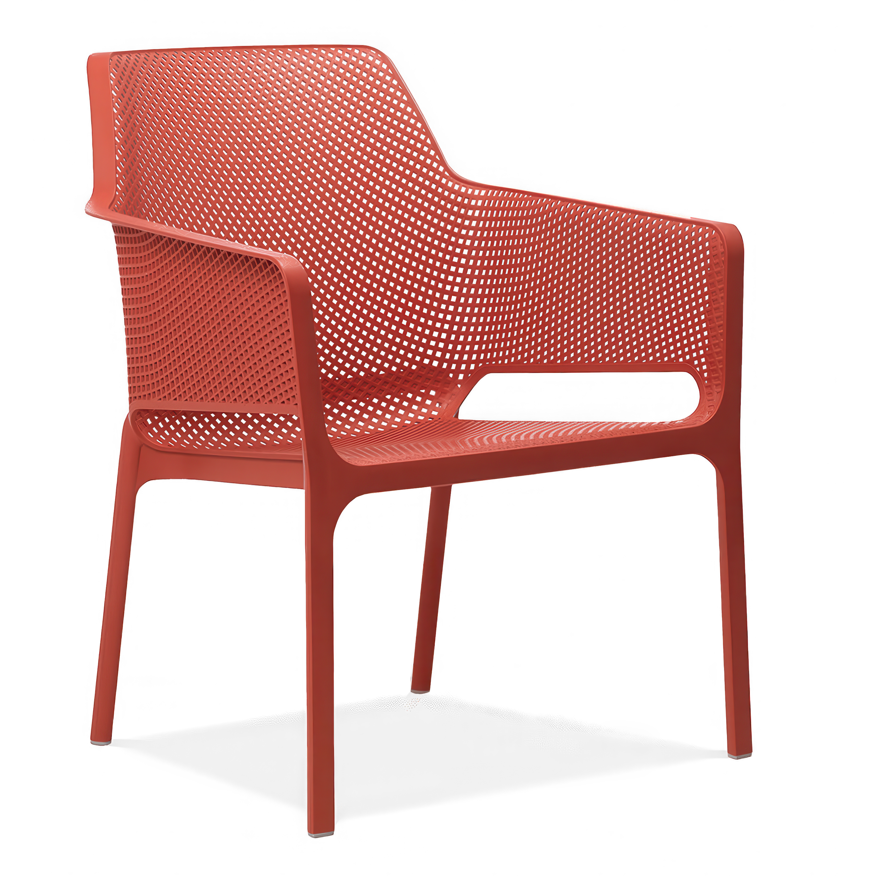 czerwone krzesło jadalniane z oparciem i podłokietnikami 