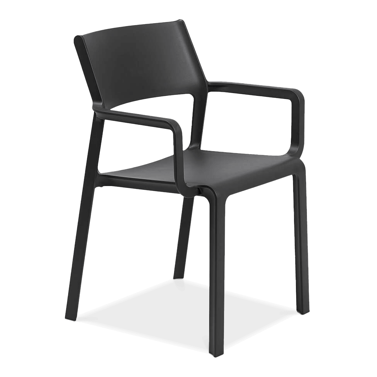 czarne krzesło ogrodowe z oparciem i podłokietnikami 