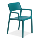 niebieskie krzesło ogrodowe z oparciem i podłokietnikami