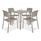 Meble jadalniane w kolorze brązowym. Cztery krzesła i kwadratowy stolik