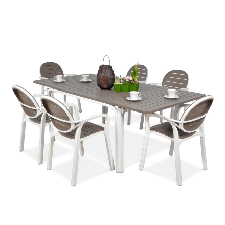 zestaw jadalniany do ogrodu z sześcioma krzesłami i stołem w kolorze biało brązowym