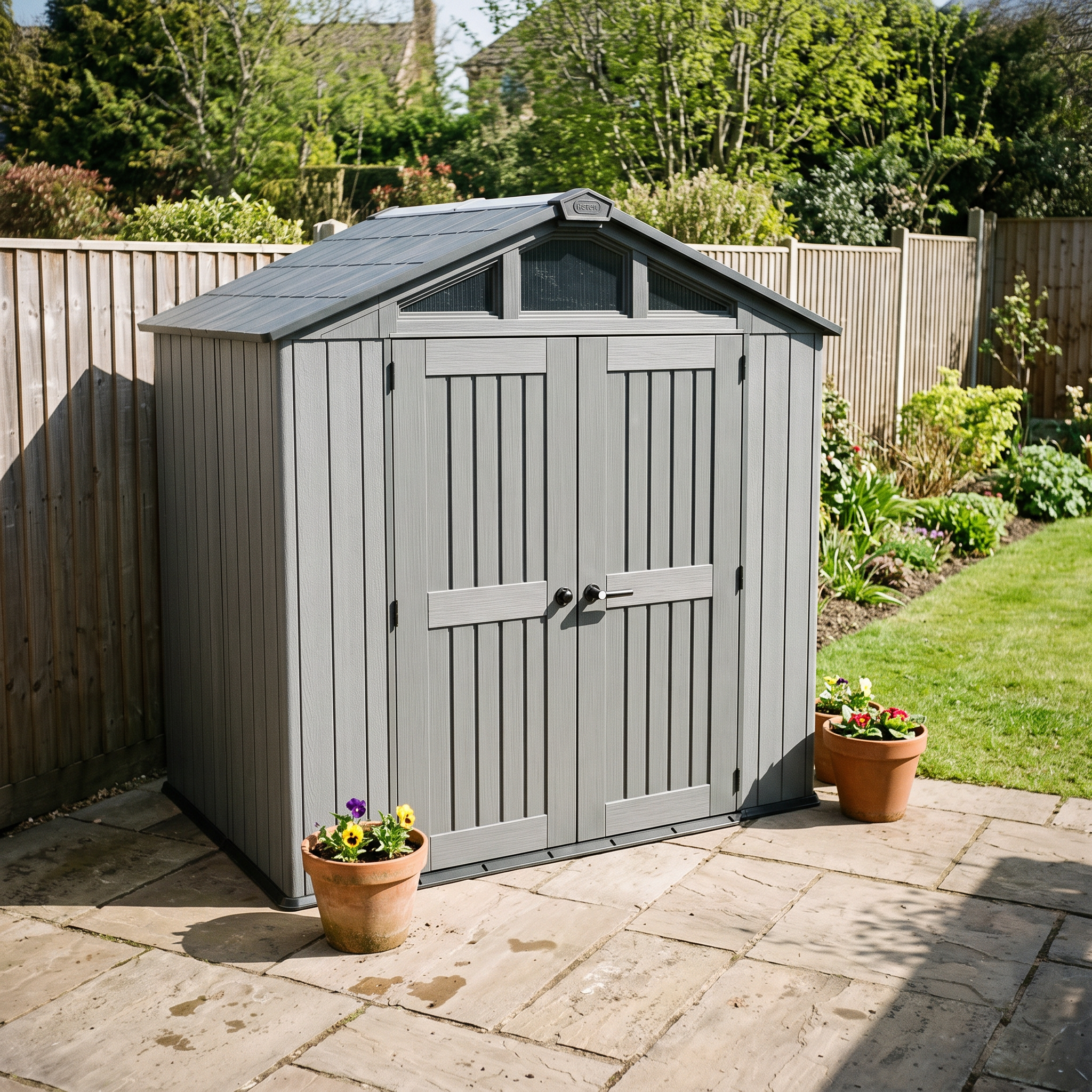 Domek narzędziowy STRONGHOLD SHED 8x6 szary - Keter &mdash; aranżacja