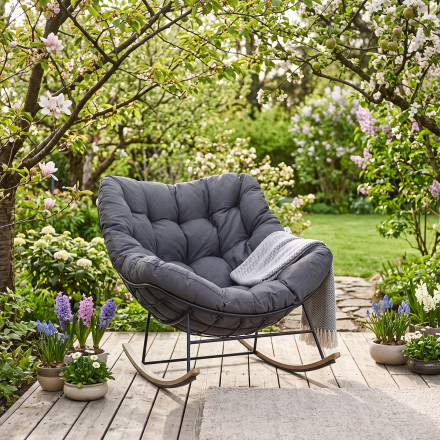 Fotel bujany RONDA Dark Grey - Bjørkka — aranżacja