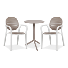 zestaw balkonowych, dwóch krzeseł i stolika w kolorze biało brązowym