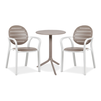 zestaw balkonowych, dwóch krzeseł i stolika w kolorze biało brązowym