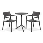 czarny zestaw mebli - dwóch krzeseł i okrągłego stolika