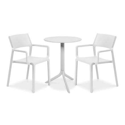 biały zestaw dwóch krzeseł i stolika