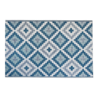 Dywan outdoor w geometryczny wzór rombów w odcieniach niebieskiego, bieli i szarości, widok z góry