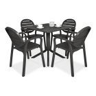 cztery krzesła i stolik w kolorze czarnym