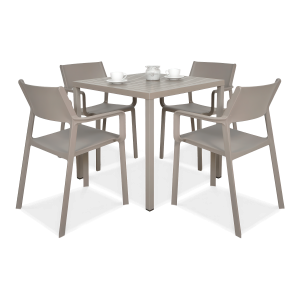 brązowy zestaw krzeseł i stołu do ogrodu